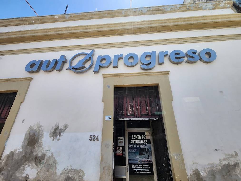 Fachada de la Terminal Autoprogreso en el centro de Mérida
