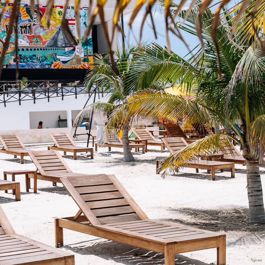 Marymar Beach Club en el malecón de Progreso
