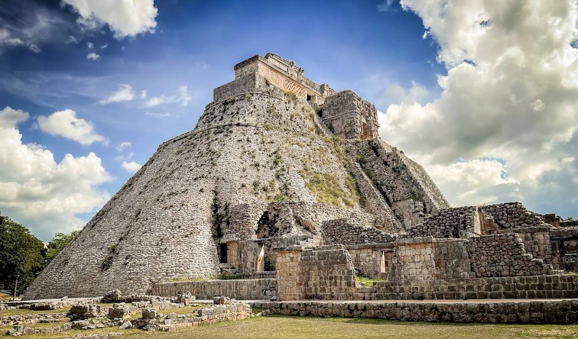 Pirámide del Adivino en la Zona Arqueológica de Uxmal, Yucatán