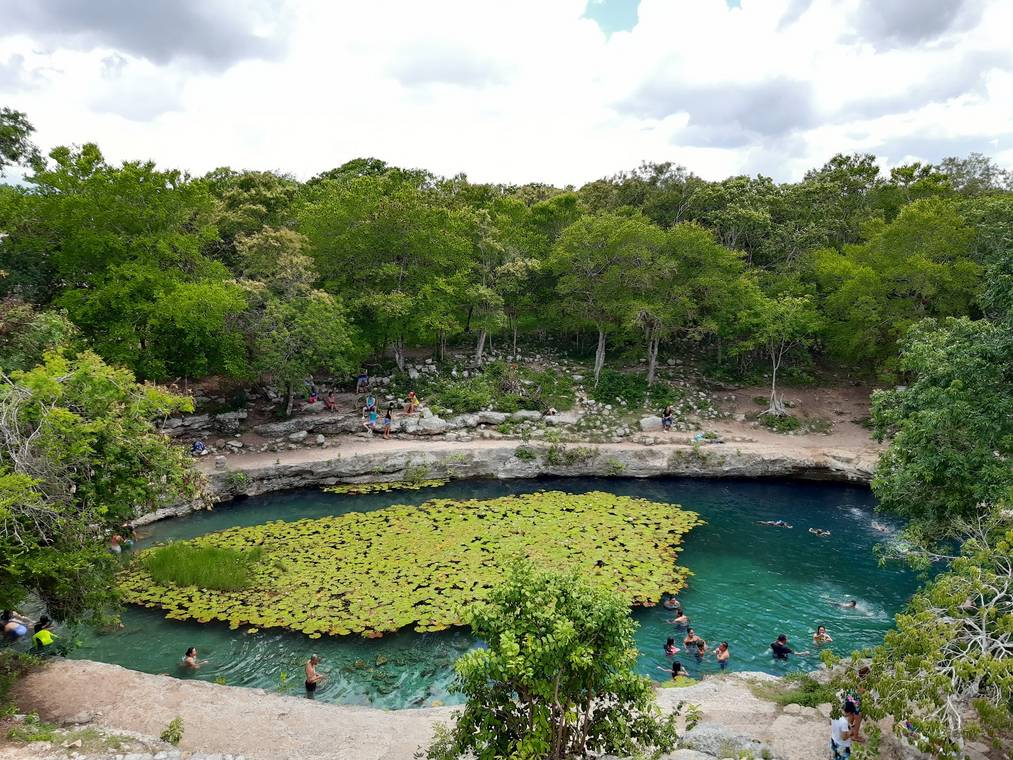 Cenote Xlacah dentro de la zona arqueológica de Dzibilchaltún