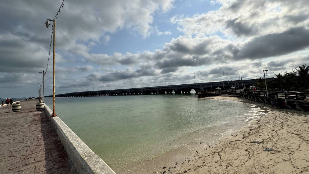 Muelle de Progreso adentrándose en el Golfo de México
